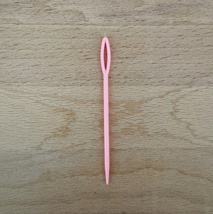 Big eyed yarn needle