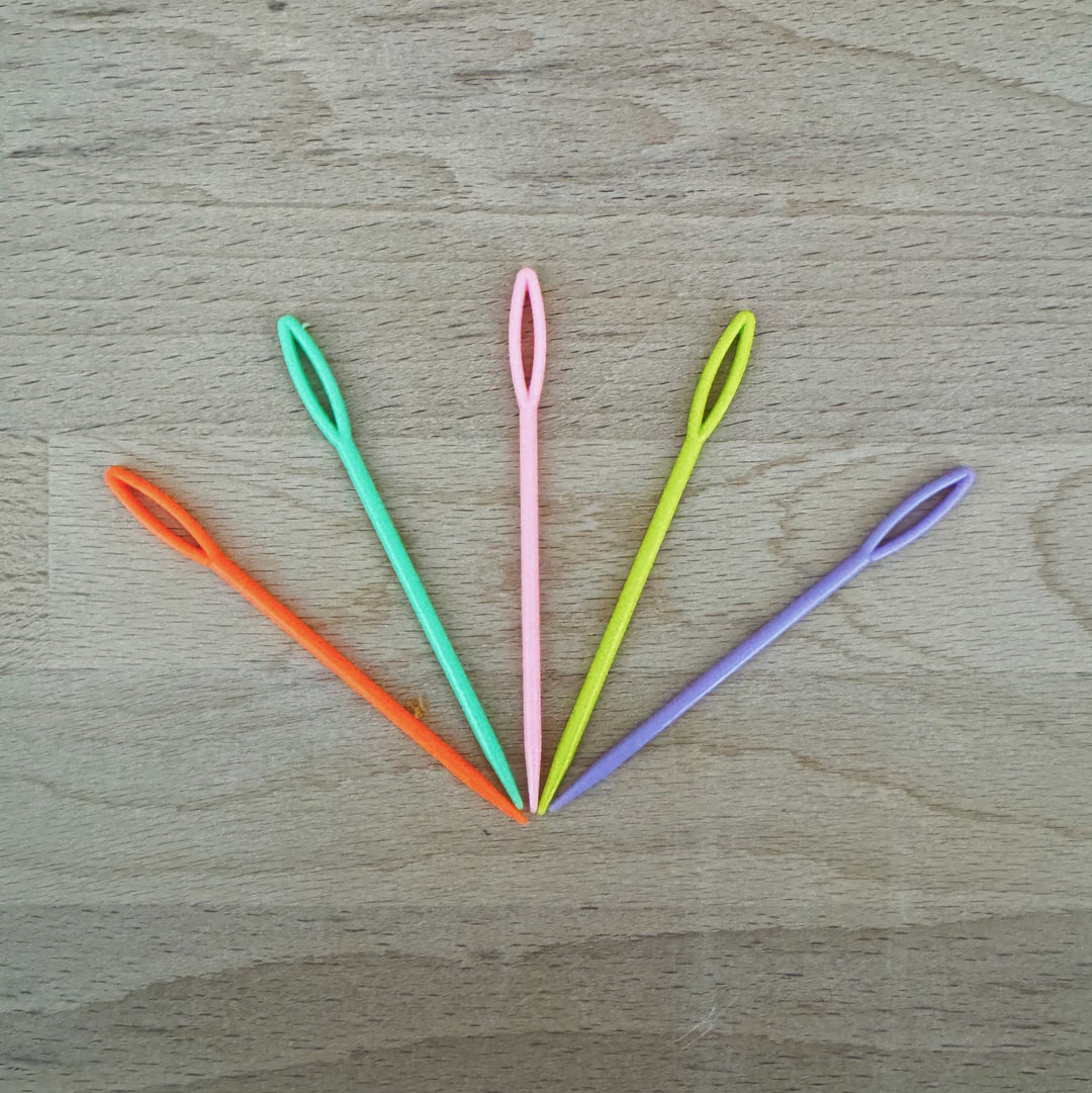 Big eyed yarn needles