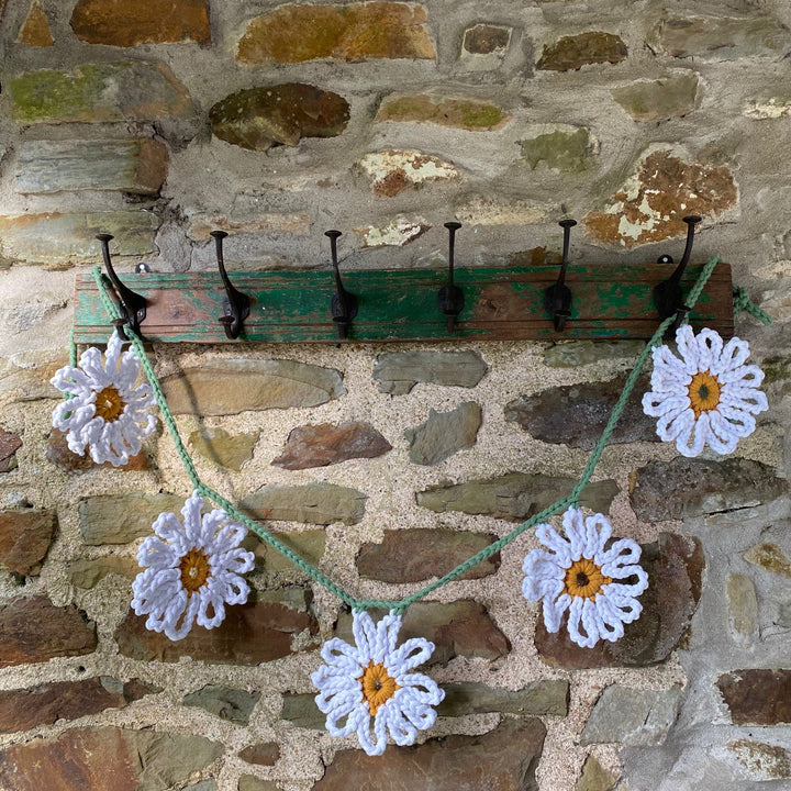 Giant Daisy Bunting
