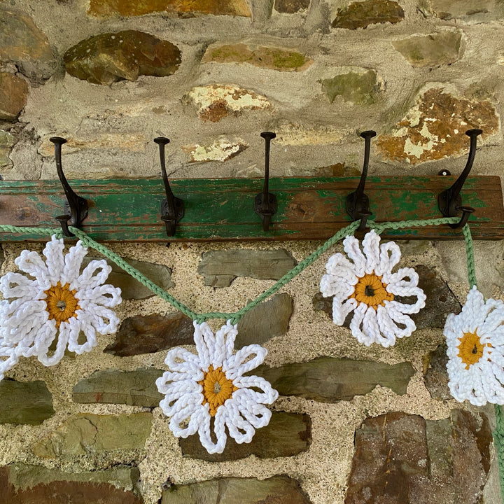 Giant Daisy Bunting