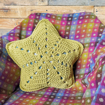 crochet star cushion