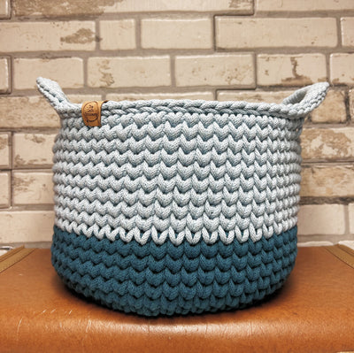 two tone crochet basket with handles